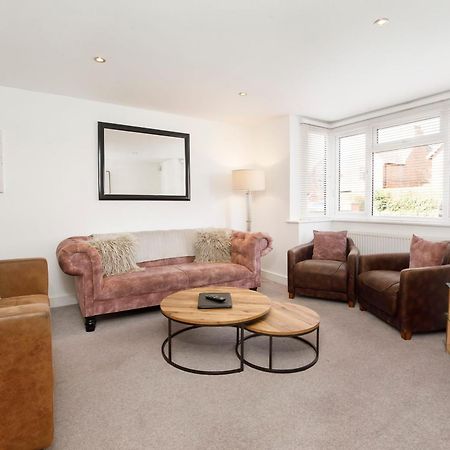 White House Apartments-Free Parking 1 Car Per Apartment York Exterior photo