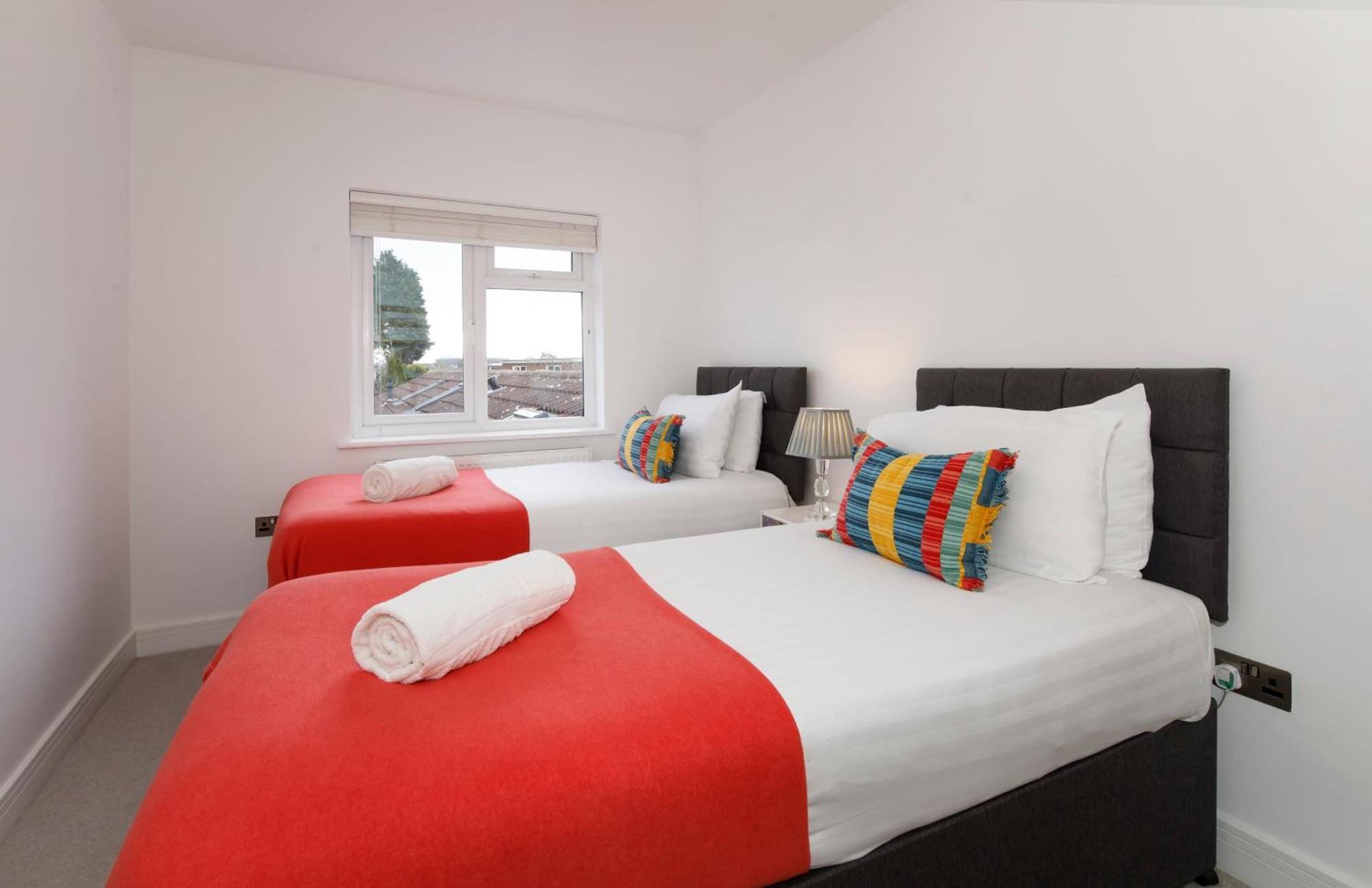 White House Apartments-Free Parking 1 Car Per Apartment York Exterior photo