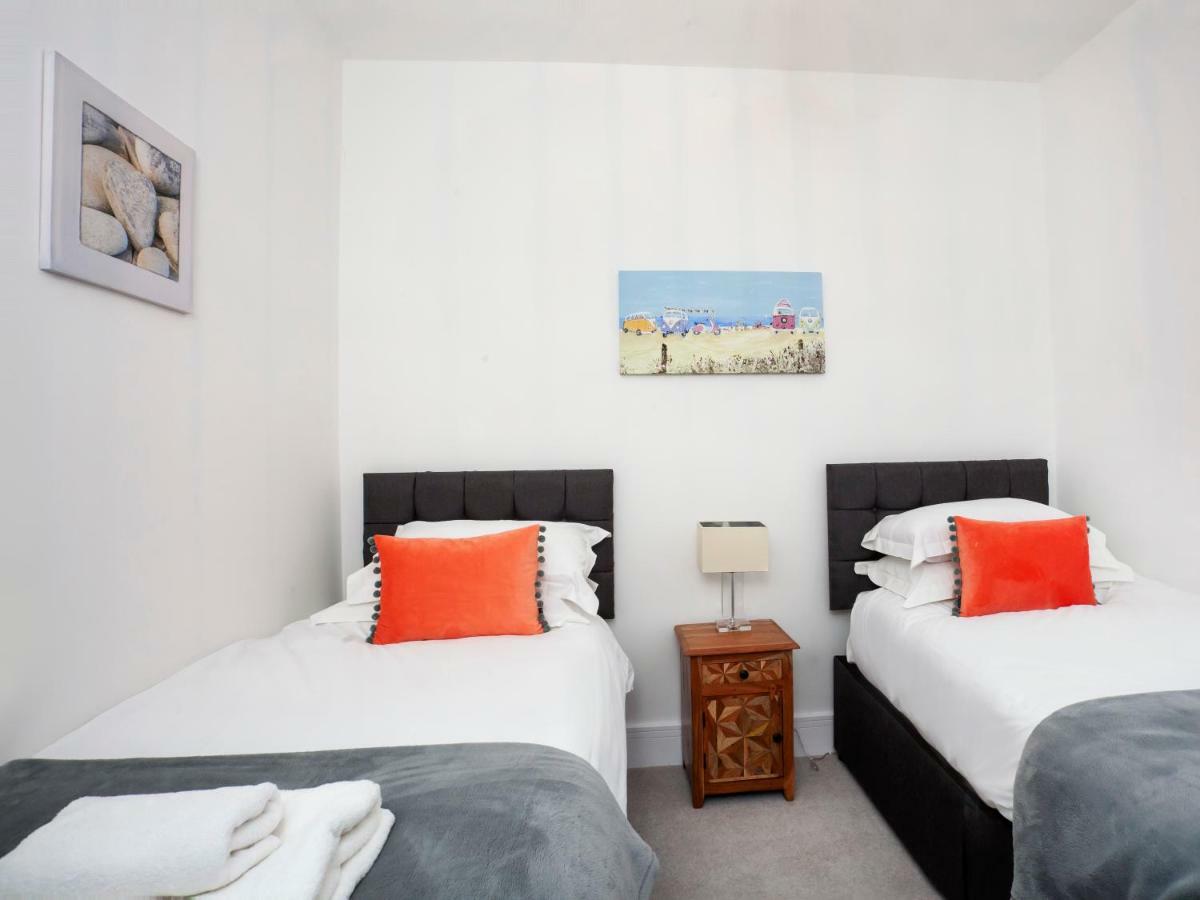 White House Apartments-Free Parking 1 Car Per Apartment York Exterior photo
